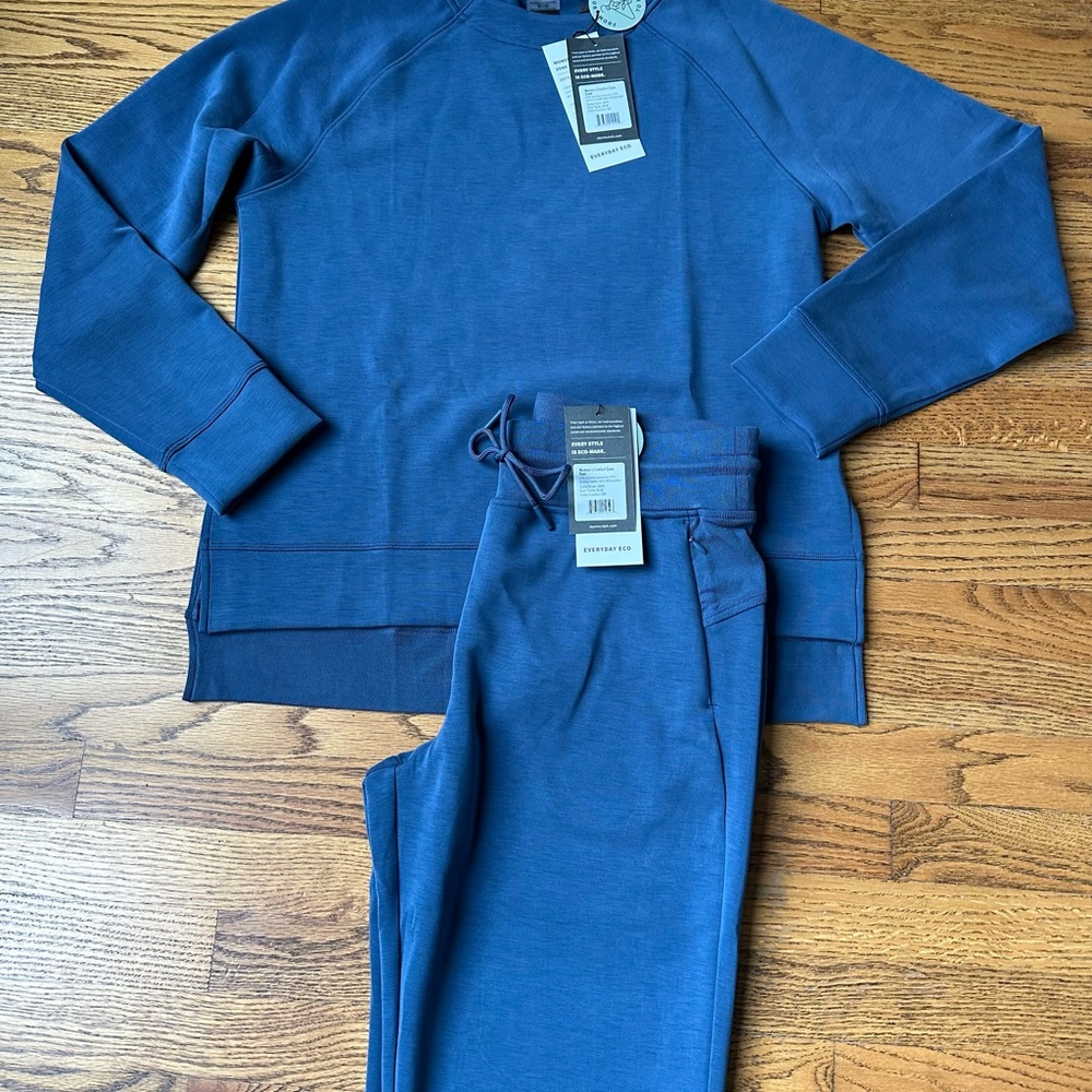 STORM CREEK Comfort Zone pants AND crew top.  Medium.  Sooo Comfy yet Stylish.